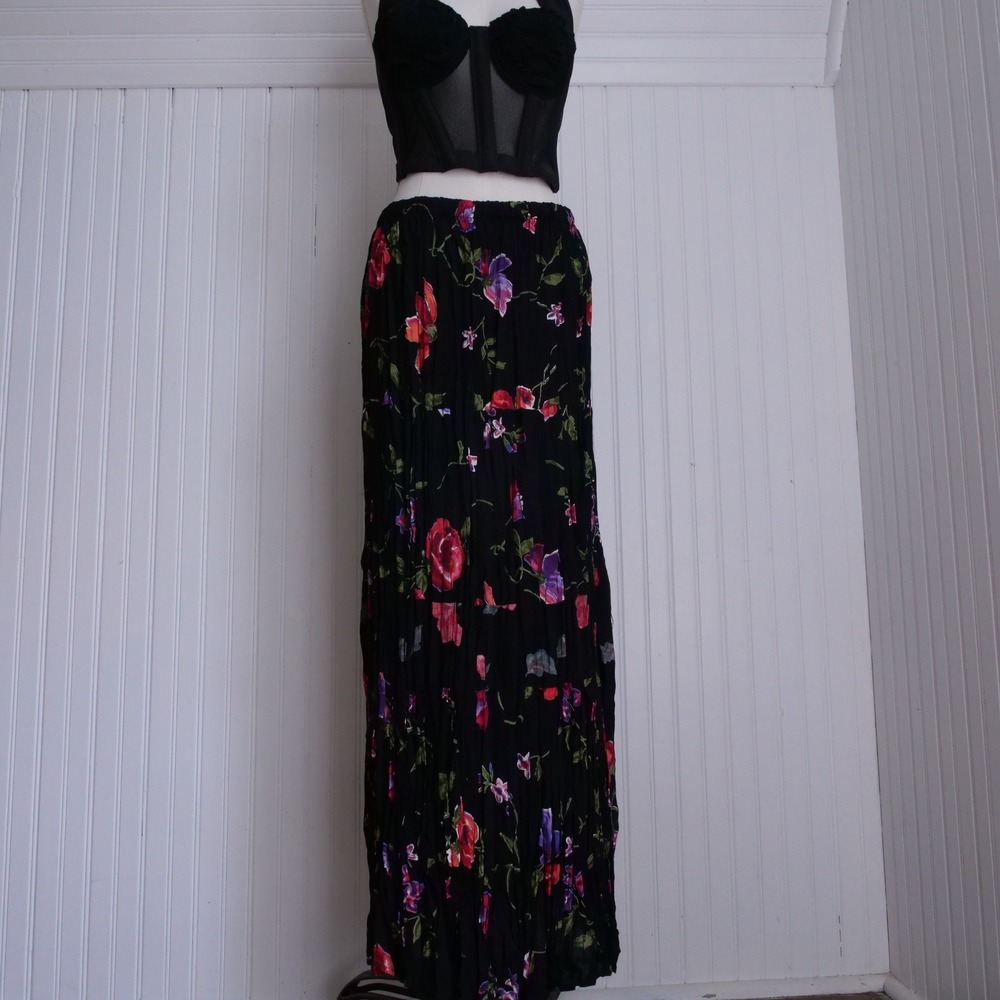 Great vintage 1990s My Boyfriend's Back crinkle pleated dark floral rayon skirt - Picture 8 of 8